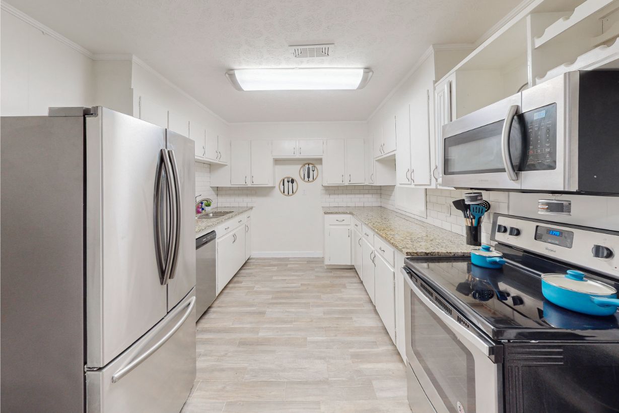 304-W-Lakeshore-Dr-Basement-Kitchen-1