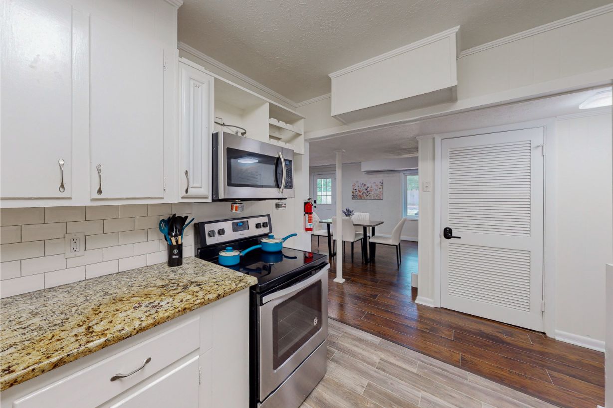 304-W-Lakeshore-Dr-Basement-Kitchen-3