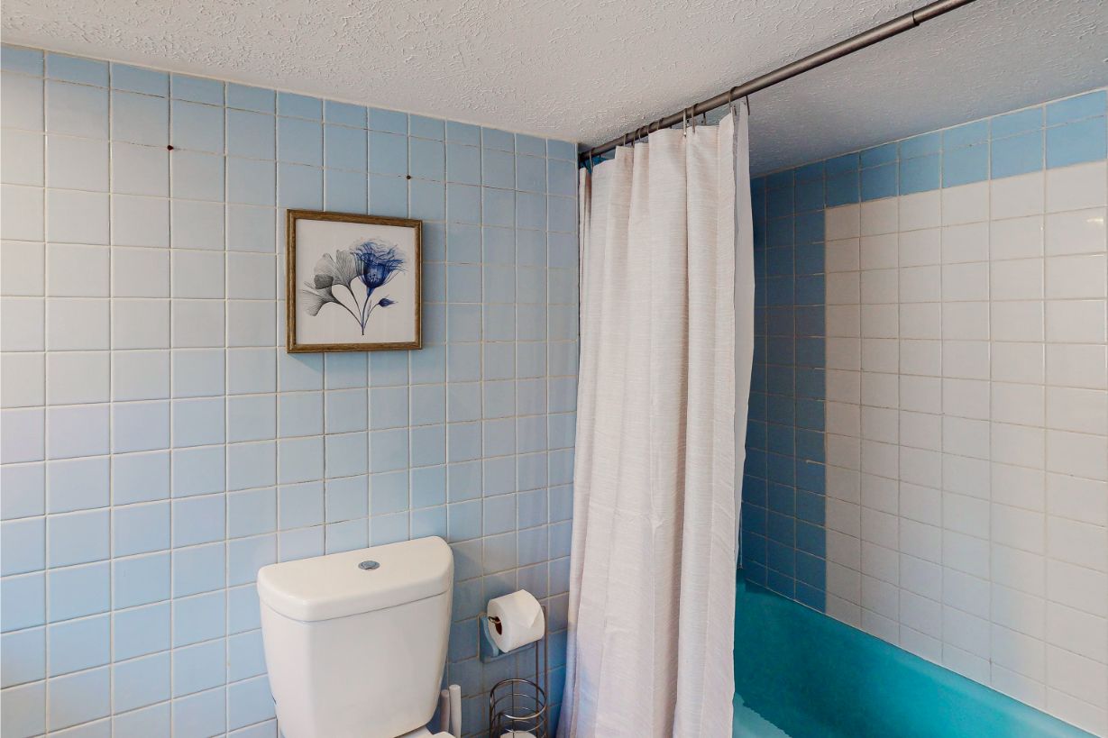 304-W-Lakeshore-Dr-Bathroom-1-2