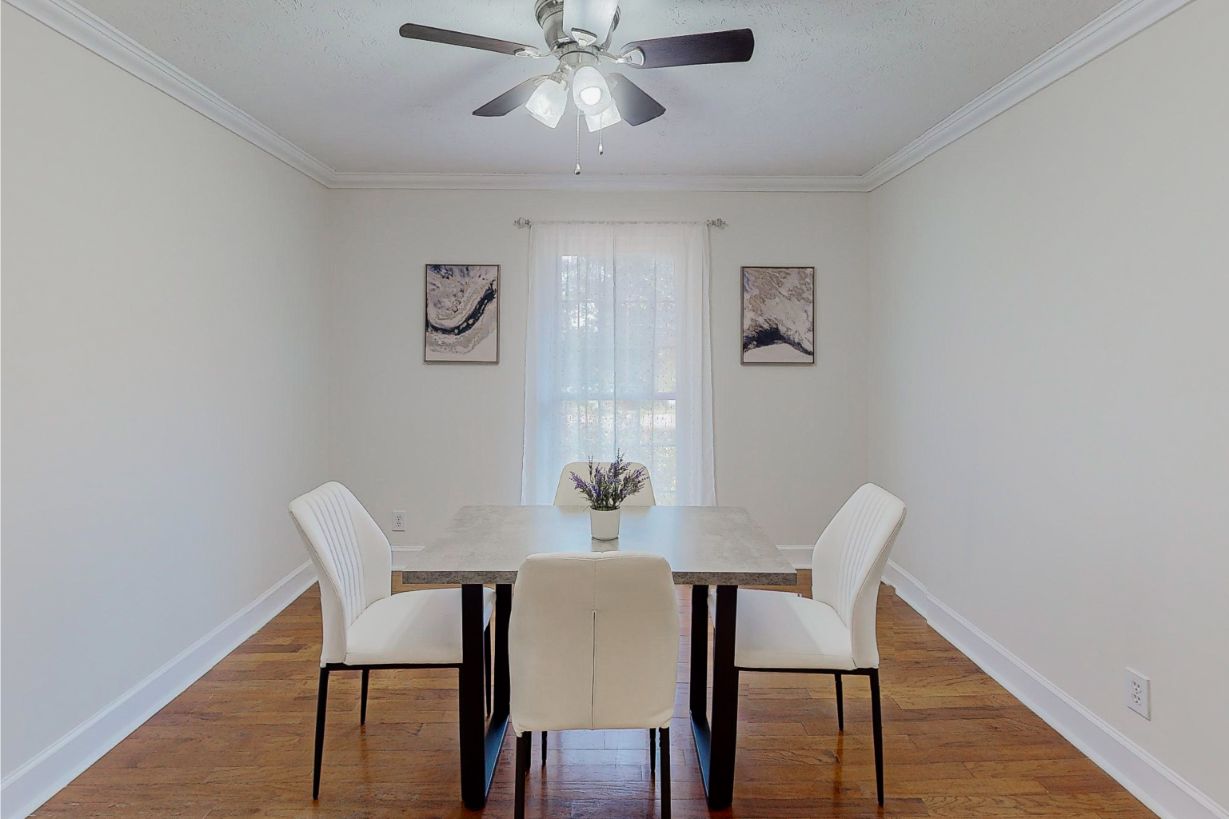 304-W-Lakeshore-Dr-Dining-1