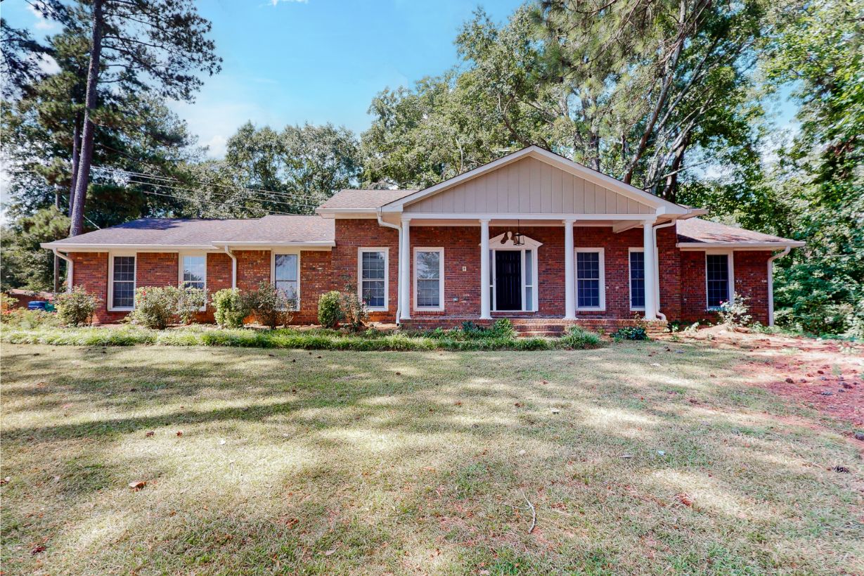 304-W-Lakeshore-Dr-House-Front-Edit (1)