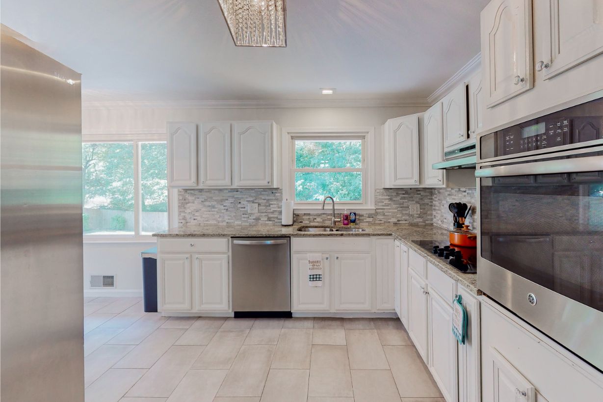 304-W-Lakeshore-Dr-Kitchen-3