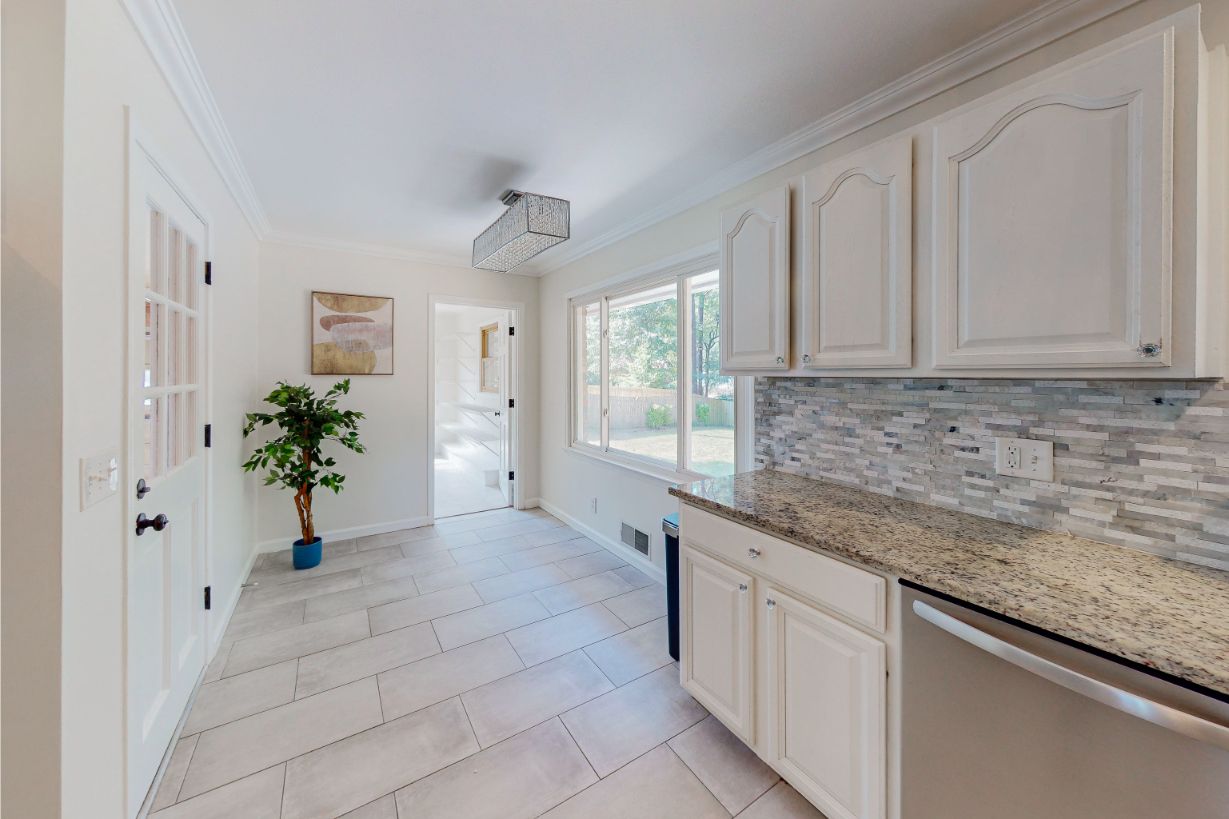 304-W-Lakeshore-Dr-Kitchen-4