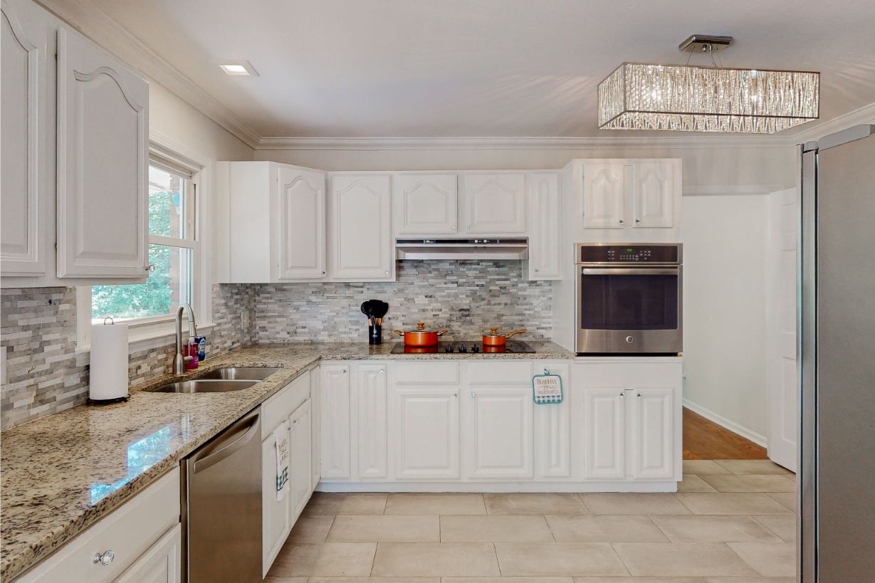 304-W-Lakeshore-Dr-Kitchen-5