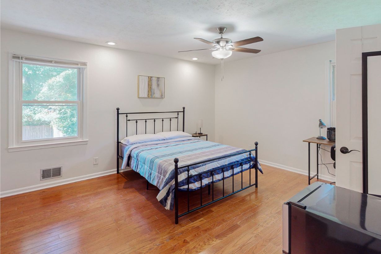 304-W-Lakeshore-Dr-Room-3-1-Edit