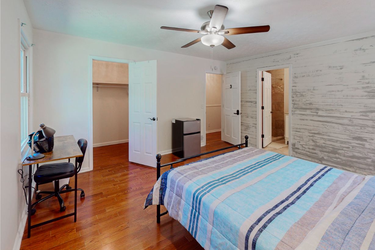 304-W-Lakeshore-Dr-Room-3-2-Edit