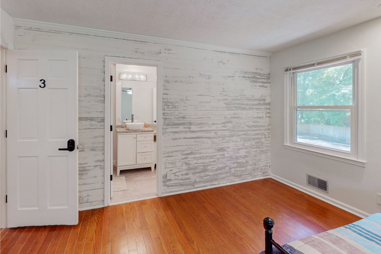 304-W-Lakeshore-Dr-Room-3-3-Edit