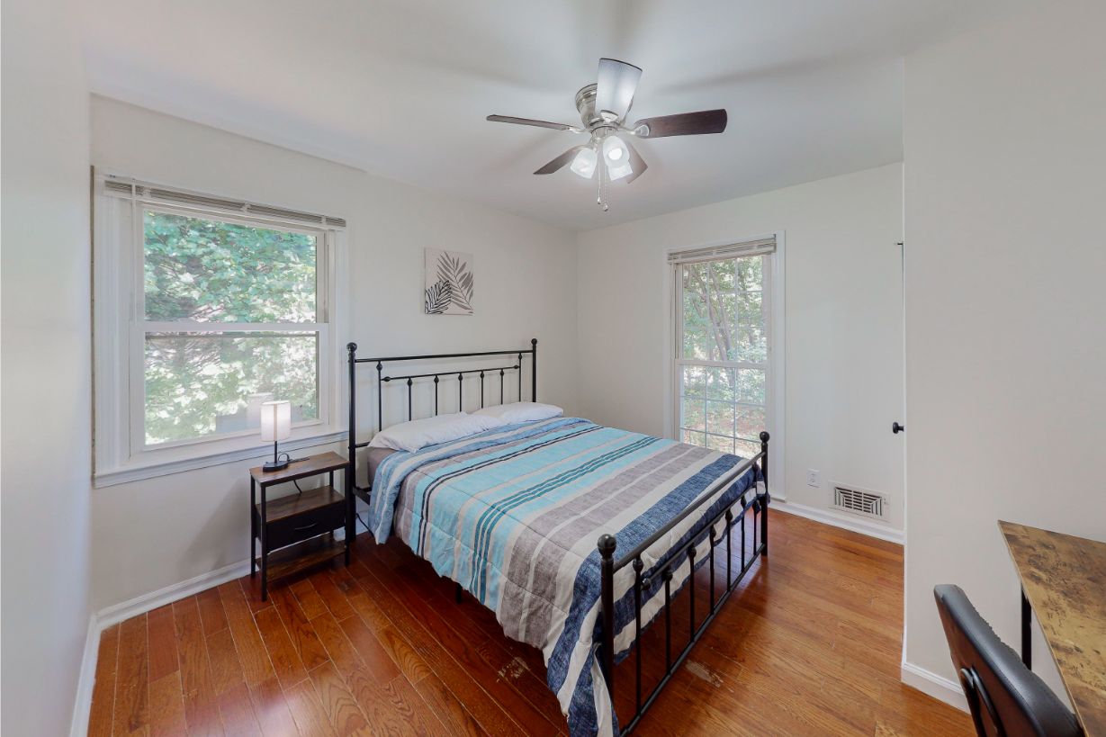 304-W-Lakeshore-Dr-Room-4-1