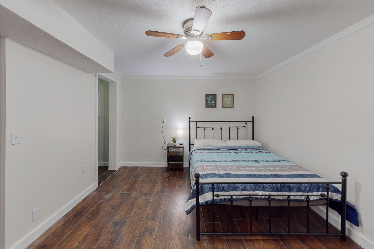 304-W-Lakeshore-Dr-Room-5-3-Edit