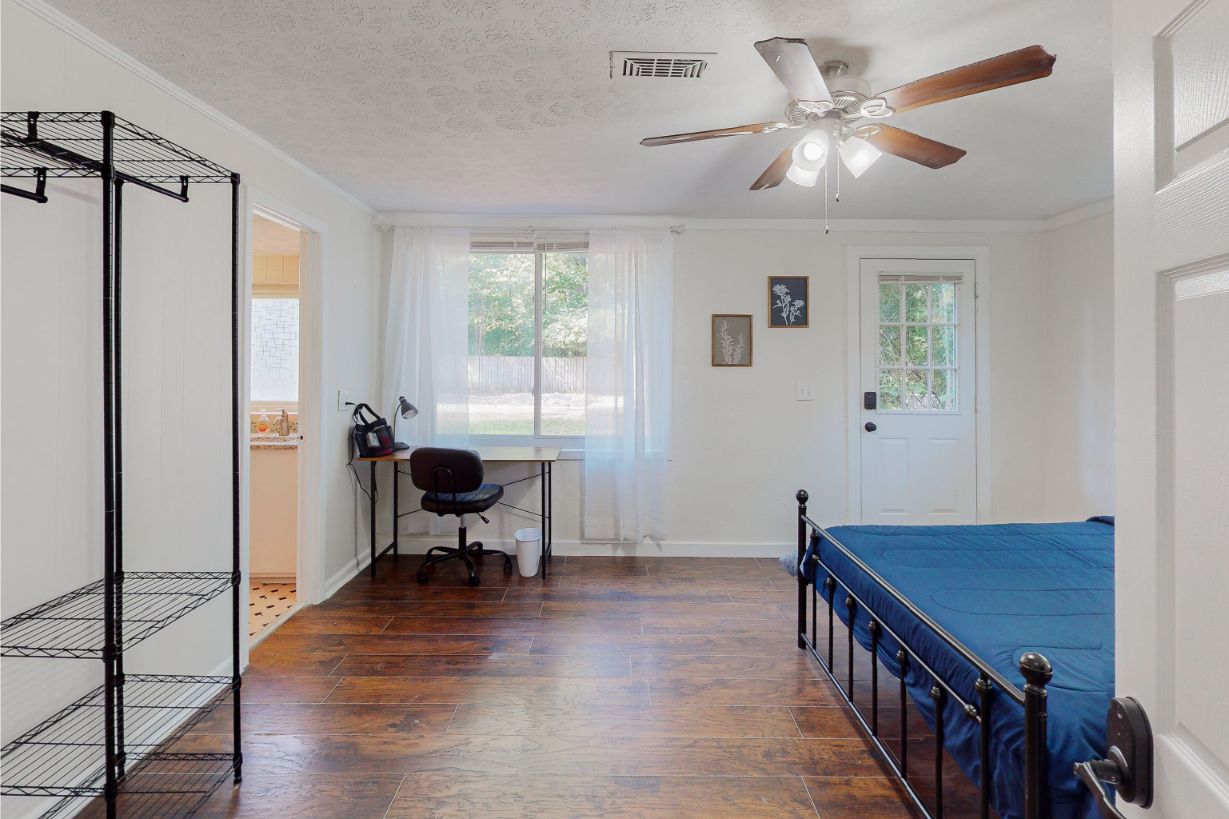 304-W-Lakeshore-Dr-Room-7-1-Edit