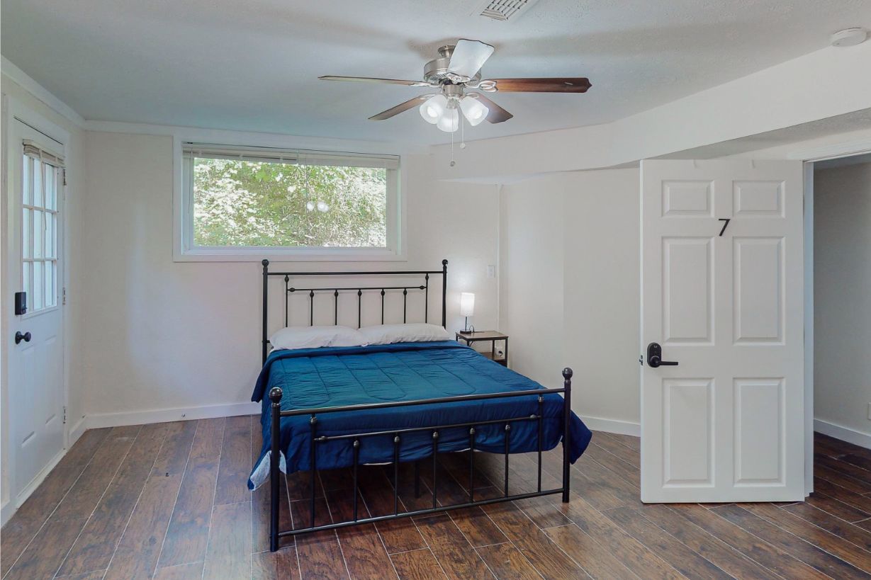 304-W-Lakeshore-Dr-Room-7-2