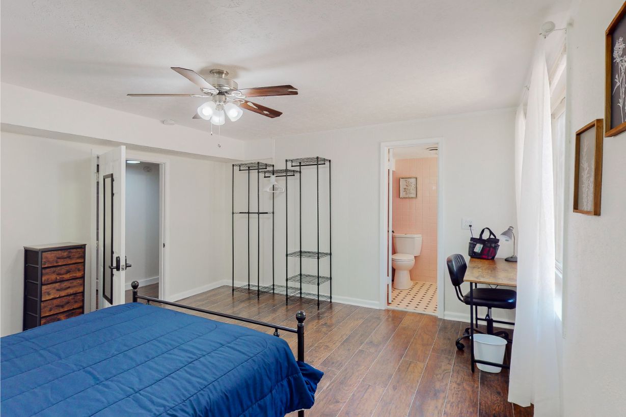 304-W-Lakeshore-Dr-Room-7-3