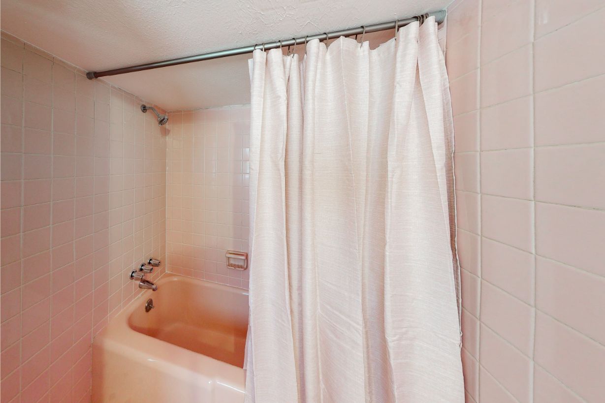 304-W-Lakeshore-Dr-Room-7-5-En-Suite