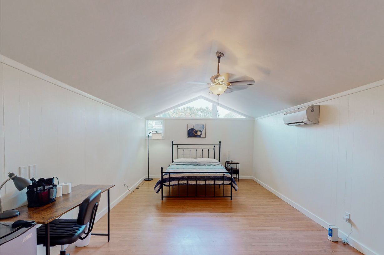 304-W-Lakeshore-Dr-Room-8-1