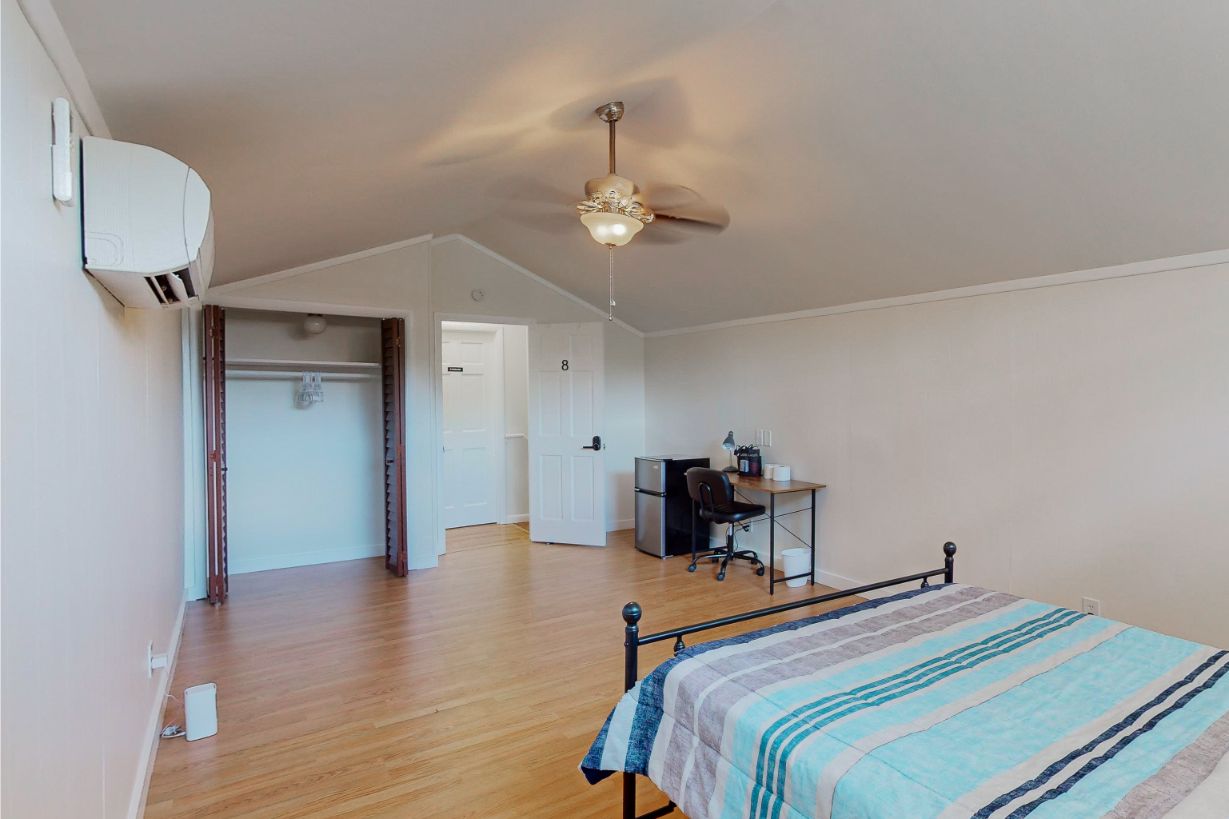 304-W-Lakeshore-Dr-Room-8-2