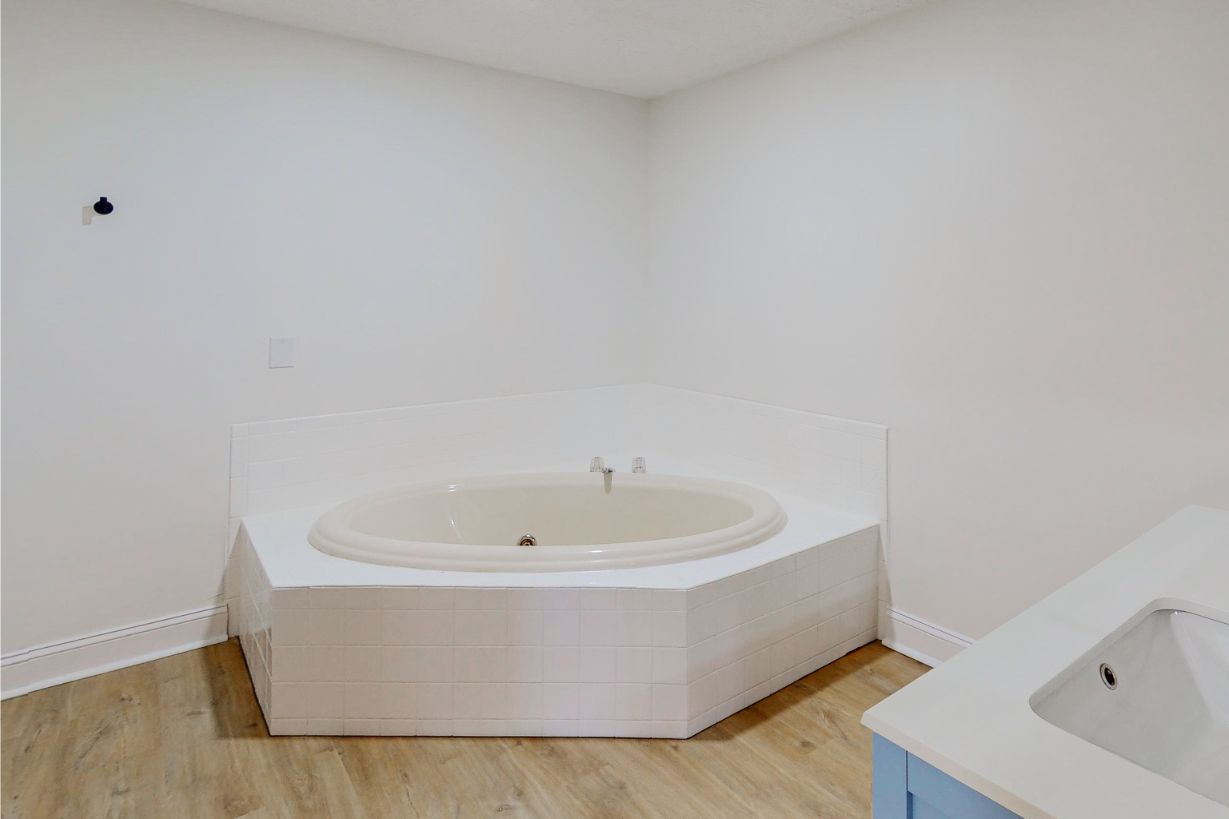 5629-Southern-Pines-Ct-Room-5-3-En-Suite